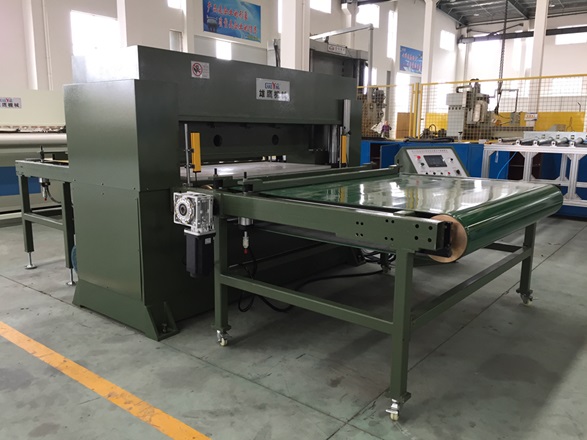 XYJ－3/120、150 偽裝布整板自動(dòng)送料裁斷機(jī)